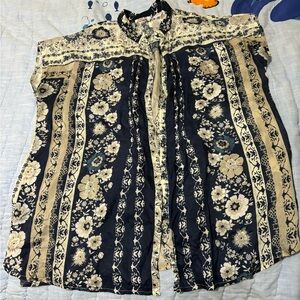 🦋🌹Johnny Was 100% Silk Floral Button Up Blouse in Blue/Cream